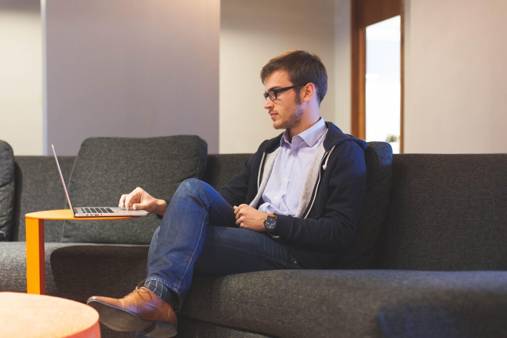startupstockphotos entrepreneur 593371 1920